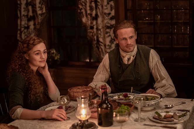Outlander - Season 5 - Famous Last Words - Photos - Sophie Skelton, Sam Heughan