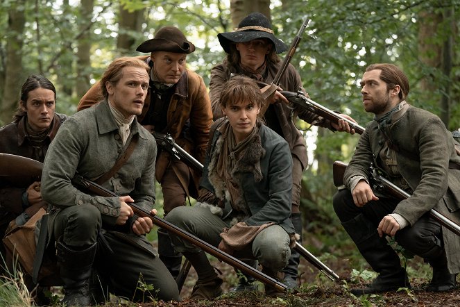 Outlander - Az idegen - Szörnyetegek és hősök - Filmfotók - César Domboy, Sam Heughan, Paul Gorman, Richard Rankin