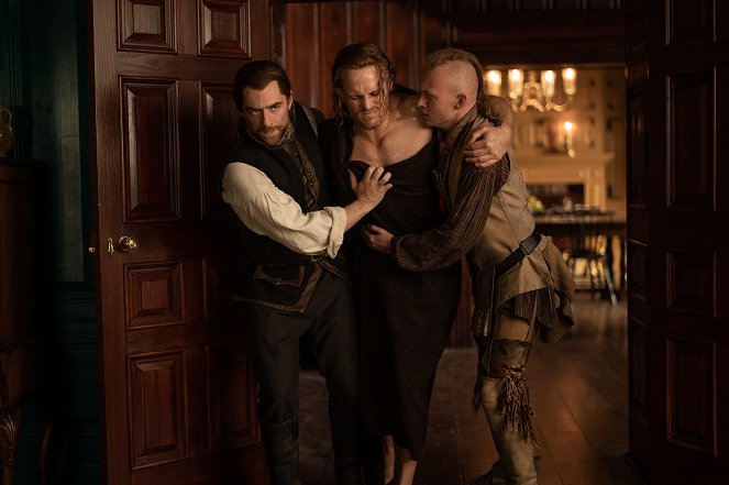 Outlander - Az idegen - Szörnyetegek és hősök - Filmfotók - Richard Rankin, Sam Heughan, John Bell