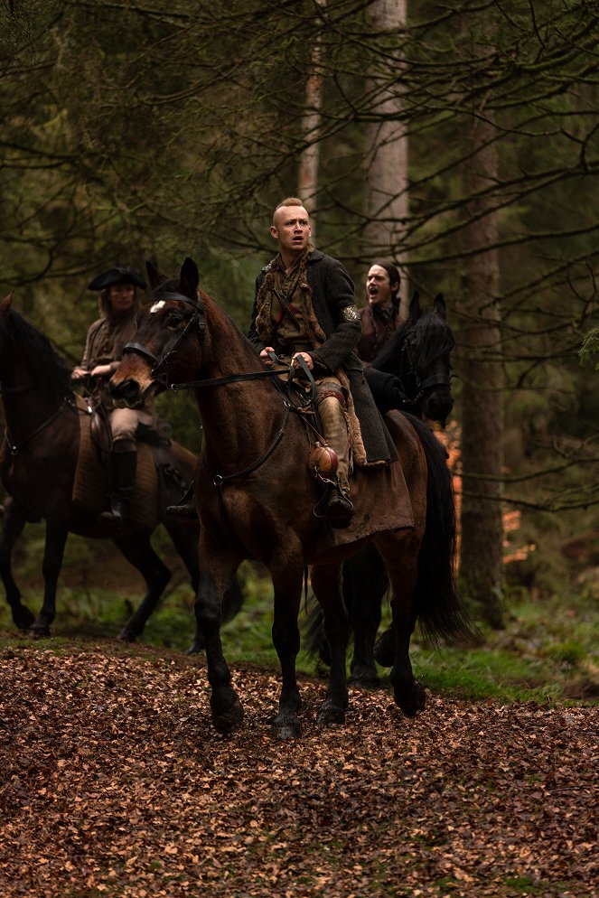 Outlander - Season 5 - Monsters and Heroes - Van film - John Bell, César Domboy