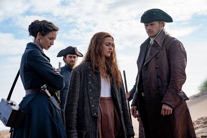 Outlander - Die Highland-Saga - Barmherzigkeit wird mir folgen - Filmfotos - Caitríona Balfe, Richard Rankin, Sophie Skelton, Sam Heughan