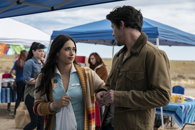 Roswell, New Mexico - Season 2 - Sex and Candy - Photos - Jeanine Mason, Nathan Parsons