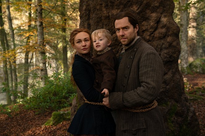 Outlander - Season 5 - Journeycake - Photos - Sophie Skelton, Richard Rankin