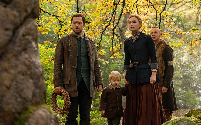 Outlander - Bolo de viagem - Do filme - Richard Rankin, Sophie Skelton, John Bell