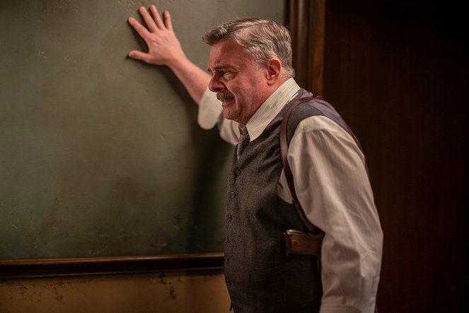 Penny Dreadful: City of Angels - How It is with Brothers - De la película - Nathan Lane