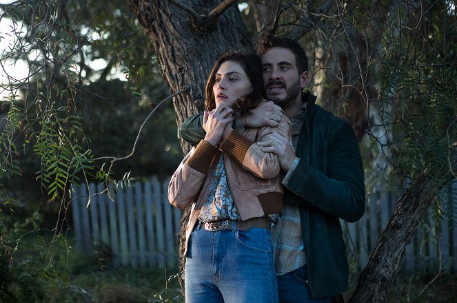 Bloom - Season 1 - Back to Life - Photos - Phoebe Tonkin, Ryan Corr