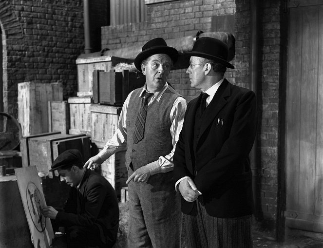 Stanley Holloway, Alec Guinness