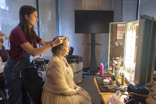 The Crown - Olding - De filmagens - Marion Bailey