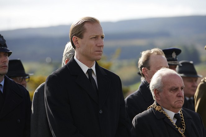 The Crown - Aberfan - Filmfotos - Tobias Menzies, Anthony O'Donnell