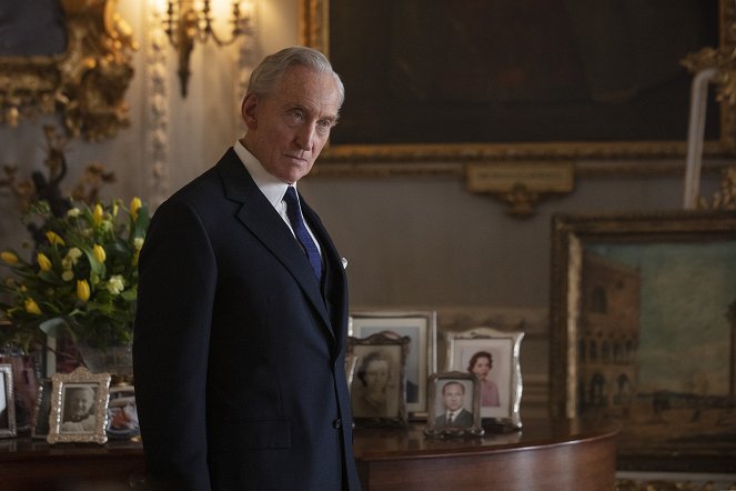 The Crown - Coup - Filmfotos - Charles Dance