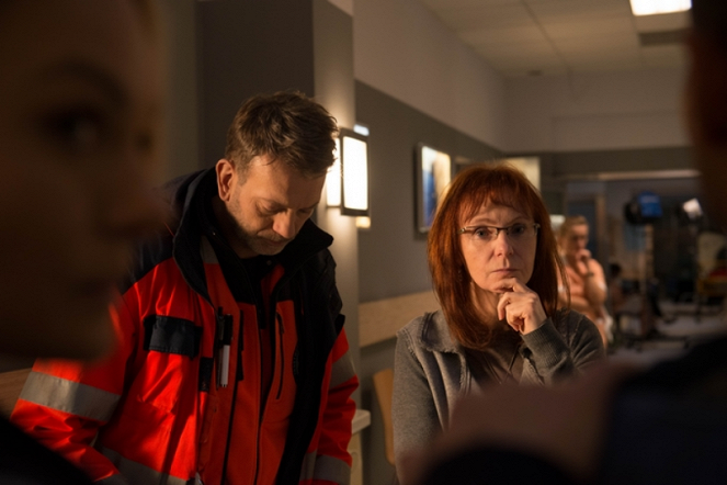 Na sygnale - Season 5 - Terrorysta - Z filmu - Wojciech Kuliński, Iwona Michalska