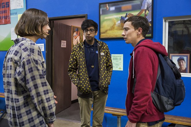 Atypical - Living at an Angle - Van film - Brigette Lundy-Paine, Nik Dodani, Keir Gilchrist