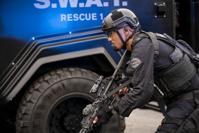 SWAT - Különleges egység - Season 3 - Sakkfigurák - Filmfotók - Shemar Moore
