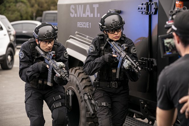 SWAT - Különleges egység - Sakkfigurák - Filmfotók - Alex Russell, Lina Esco