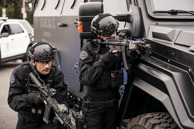 SWAT - Különleges egység - Sakkfigurák - Filmfotók - Alex Russell, Lina Esco