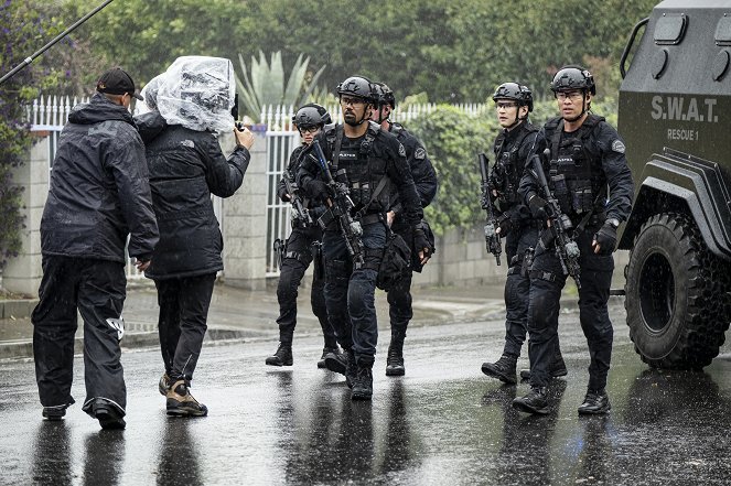 SWAT - Különleges egység - Season 3 - A legrosszabb nap - Forgatási fotók - Lina Esco, Shemar Moore, Alex Russell, David Lim