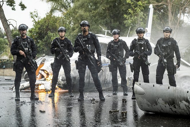 S.W.A.T. - Season 3 - Diablo - Van de set - Jay Harrington, David Lim, Shemar Moore, Lina Esco, Alex Russell