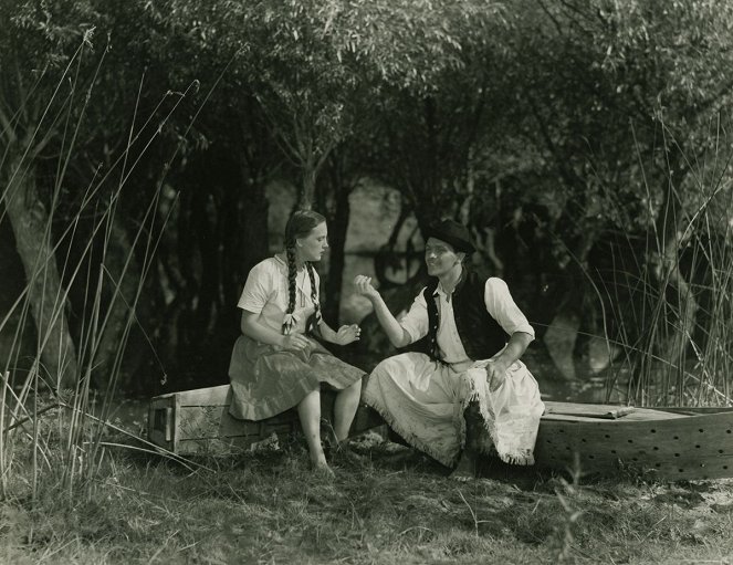 Flower Of The Tisza - Photos - Zsóka Ölvedy, Ferenc Szécsi