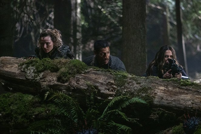 The 100 - From the Ashes - Photos - Shelby Flannery, Chuku Modu, Tasya Teles
