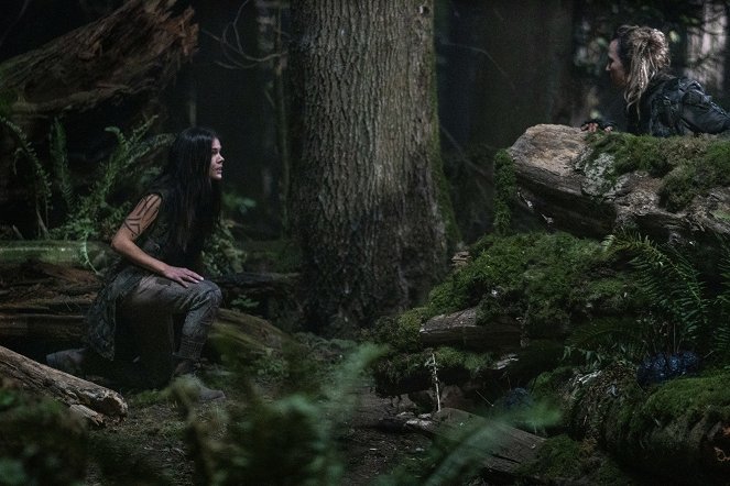 The 100 - From the Ashes - Van film - Marie Avgeropoulos