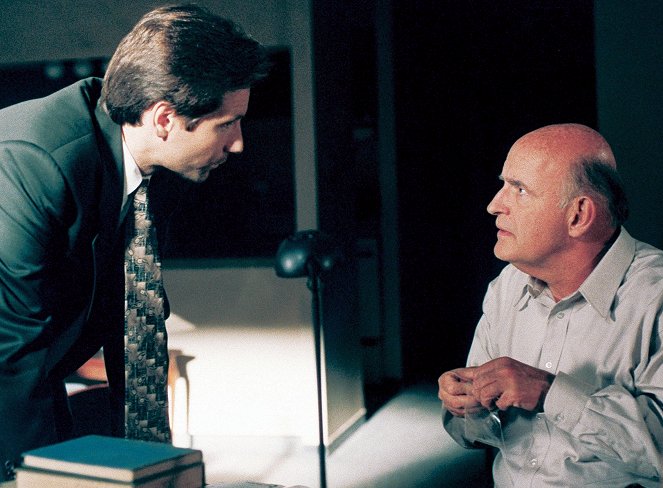 The X-Files - Clyde Bruckman's Final Repose - Photos - David Duchovny, Peter Boyle