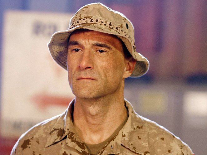 Combat Hospital - It's My Party - De la película - Elias Koteas