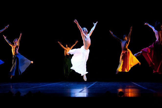 Bejart Ballet Lausanne - Light à Chaillot - Do filme - Julien Favreau