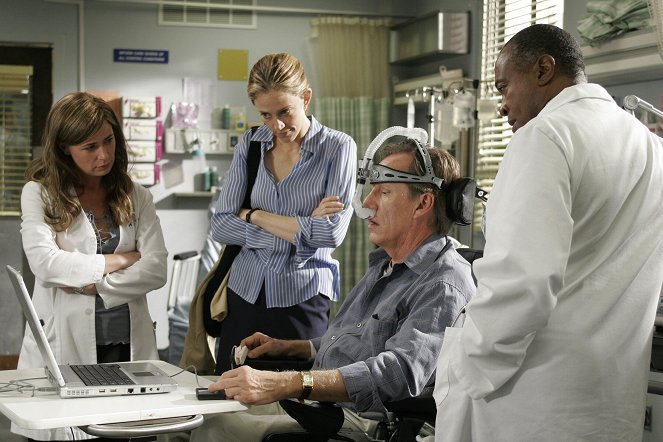 ER - Body and Soul - Photos - Maura Tierney, Ally Walker, James Woods, Roger Aaron Brown