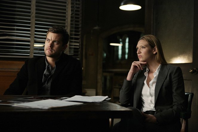 Fringe: Na granicy światów - Ta sama stara historia - Z filmu - Joshua Jackson, Anna Torv