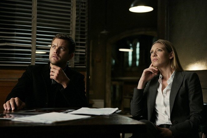 Fringe - Grenzfälle des FBI - Season 1 - Das Experiment - Filmfotos - Joshua Jackson, Anna Torv