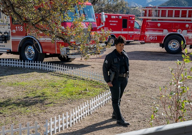 911 L.A. - Season 3 - Eddie múltja - Forgatási fotók - Angela Bassett