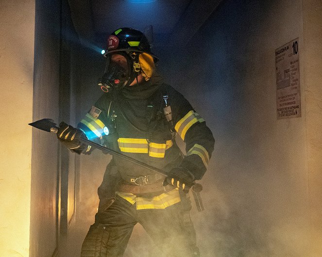 911 L.A. - Tűzoltó sorsok - Filmfotók - Peter Krause