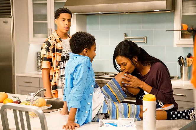 Black-ish - Season 2 - Black Nanny - Photos - Marcus Scribner, Miles Brown, Regina Hall