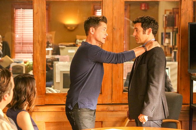 The Grinder - Full Circle - Photos - Rob Lowe, Fred Savage