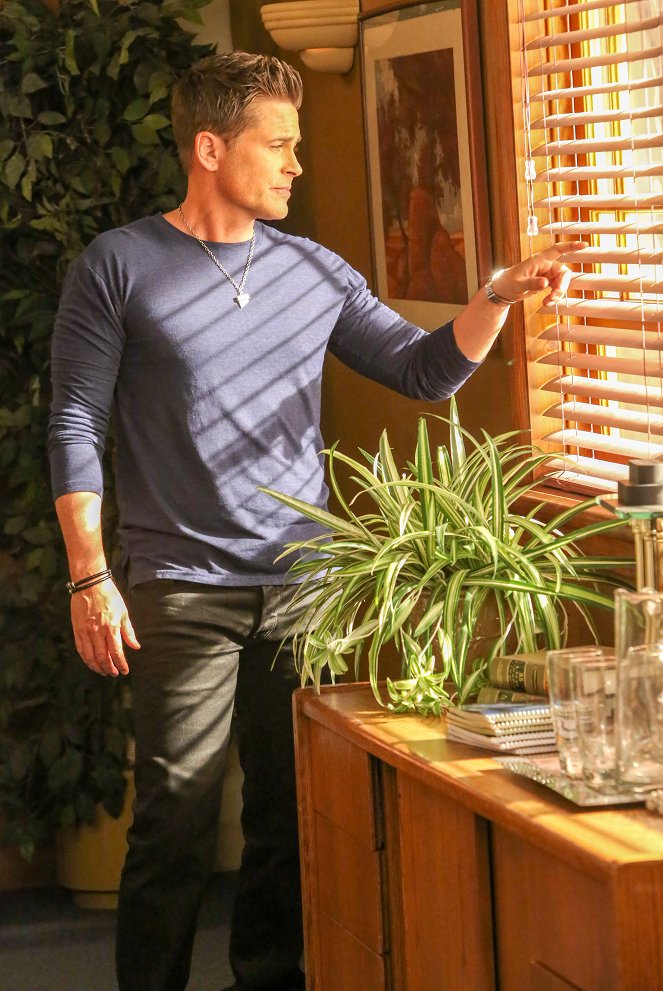 The Grinder - Full Circle - Photos - Rob Lowe