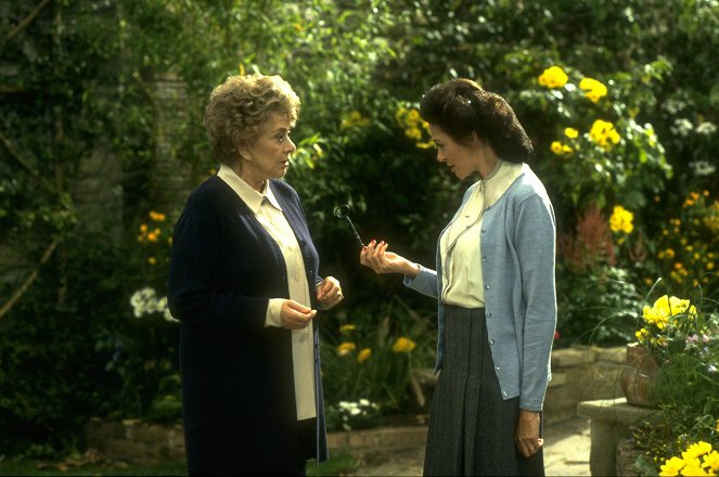 Návrat do ztracené zahrady - Z filmu - Joan Plowright, Cherie Lunghi