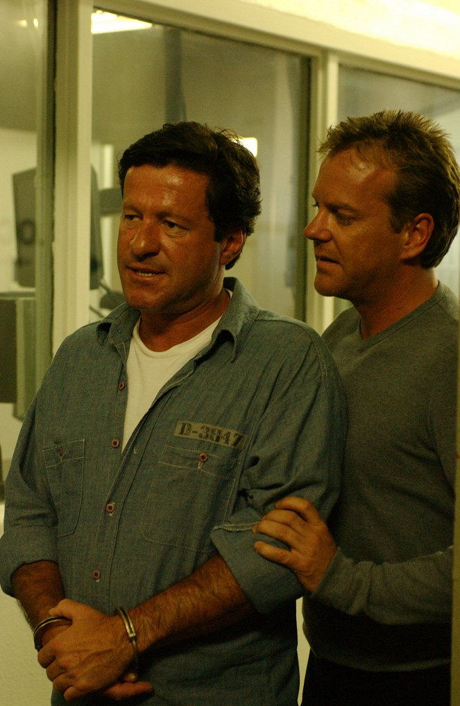 24 - Season 3 - Photos - Joaquim de Almeida, Kiefer Sutherland