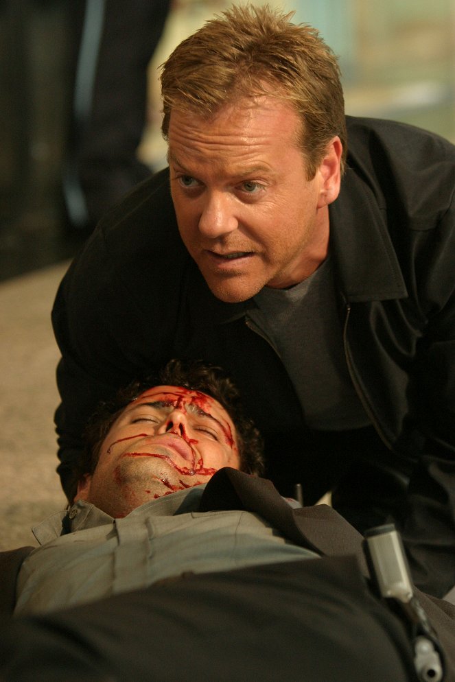 24 - Season 3 - Photos - Carlos Bernard, Kiefer Sutherland