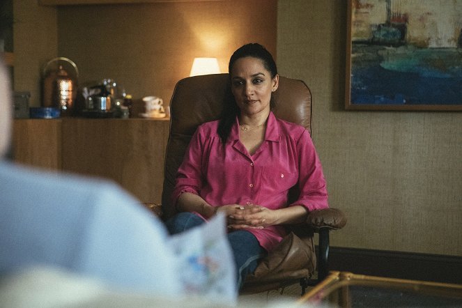 I Know This Much Is True - Episode 5 - Van film - Archie Panjabi