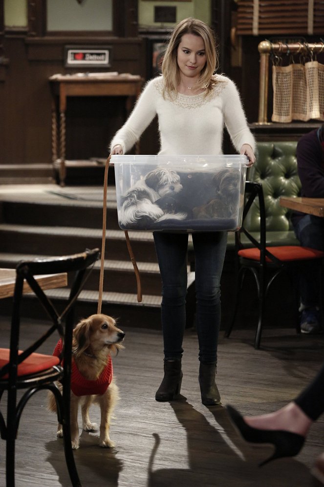 Undateable - Season 3 - A Box of Puppies Walks Into a Bar - Film