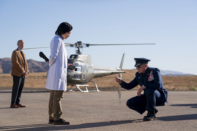 Space Force - Der Start - Filmfotos - Jimmy O. Yang, Steve Carell