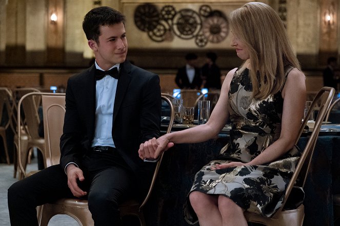 13 Reasons Why - Prom - Photos - Dylan Minnette, Amy Hargreaves