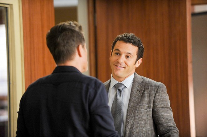 The Grinder - The Curious Disappearance of Mr. Donovan - Van film - Fred Savage