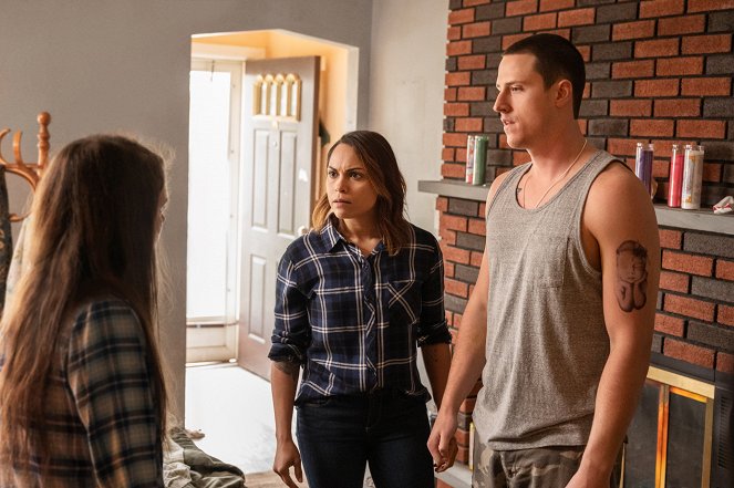 Hightown - Rebellion Dogs - Photos - Monica Raymund, Shane Harper