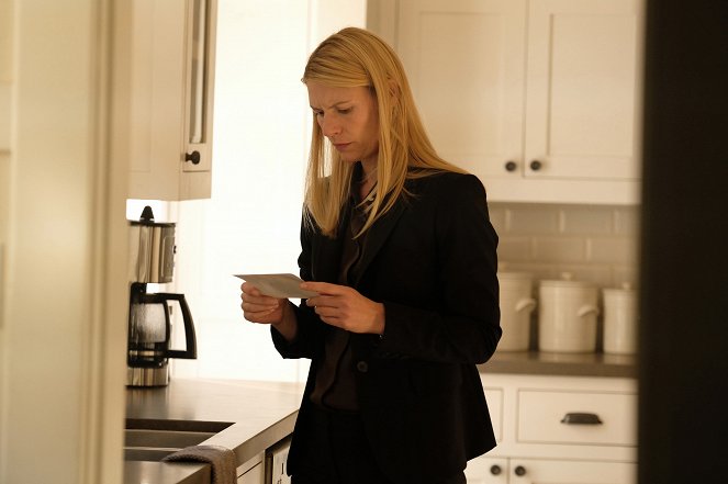 Homeland - Season 8 - Prisoners of War - Photos