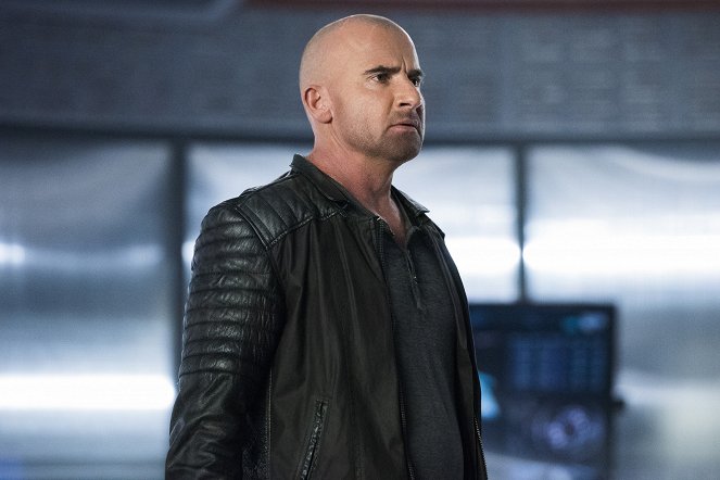 Legends of Tomorrow - The Great British Fake Off - Photos - Dominic Purcell