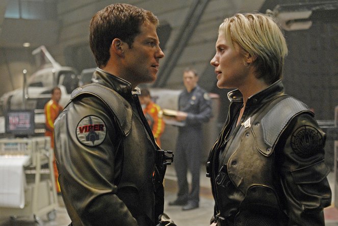 Battlestar Galactica - Season 3 - Ruf aus dem Jenseits - Filmfotos - Jamie Bamber, Katee Sackhoff