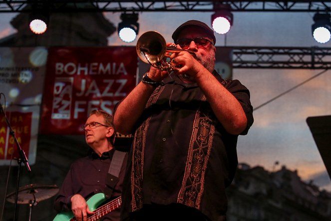 Bohemia JazzFest 2018 - Mike Stern & Randy Brecker Band - Van film