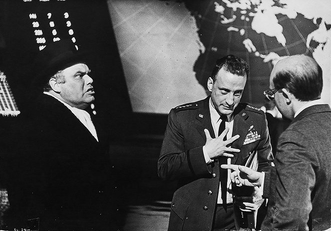 Dr. Strangelove, avagy rájöttem, hogy nem kell félni a bombától, meg is lehet szeretni - Filmfotók - Peter Bull, George C. Scott, Peter Sellers