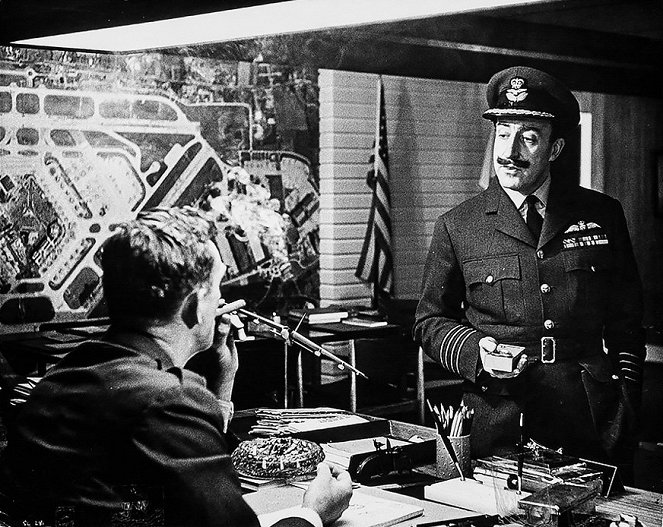 Dr. Strangelove or: How I Learned to Stop Worrying and Love the Bomb - Photos - Sterling Hayden, Peter Sellers
